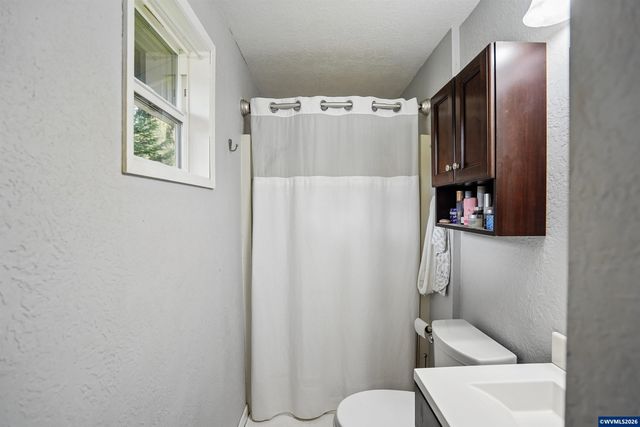 28826 Berlin Rd, Sweet Home, OR 97386