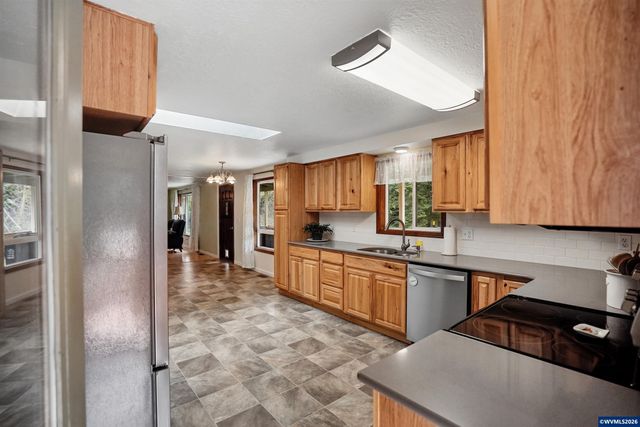 28826 Berlin Rd, Sweet Home, OR 97386