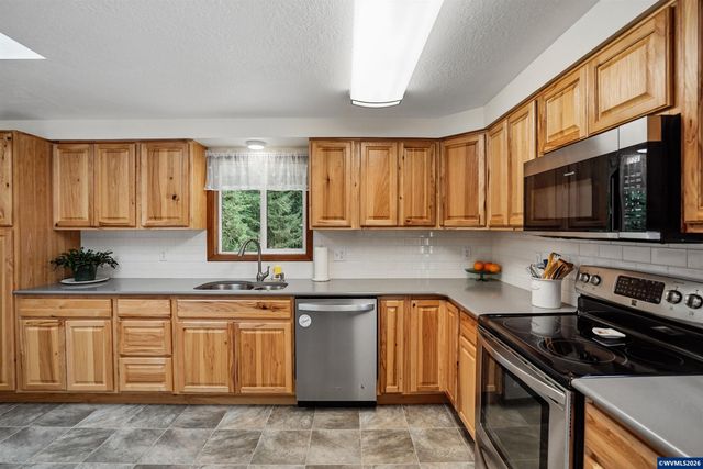 28826 Berlin Rd, Sweet Home, OR 97386