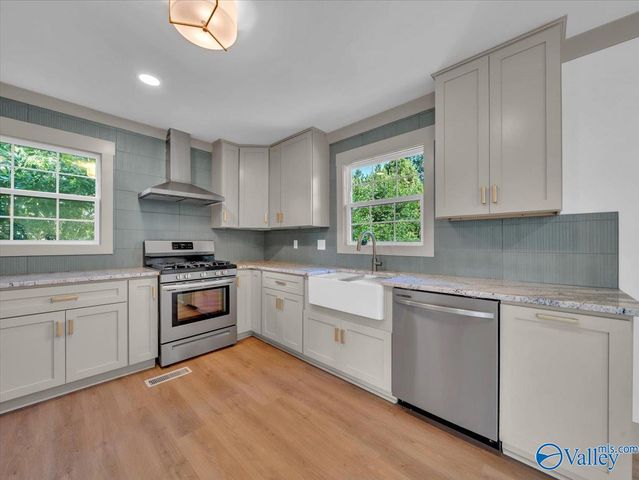 1003 Willow Cove Circle SE, Huntsville, AL 35802
