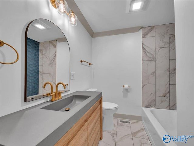1003 Willow Cove Circle SE, Huntsville, AL 35802