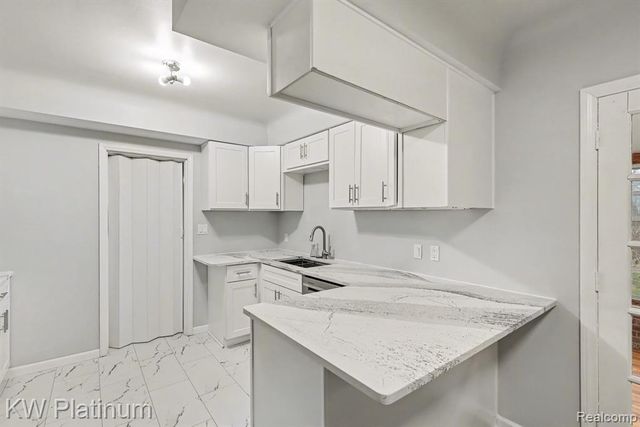 8320 Russell Street, Utica, MI 48317