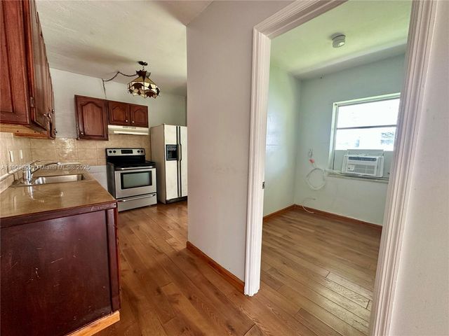 1987 NE 171st St, North Miami Beach, FL 33162