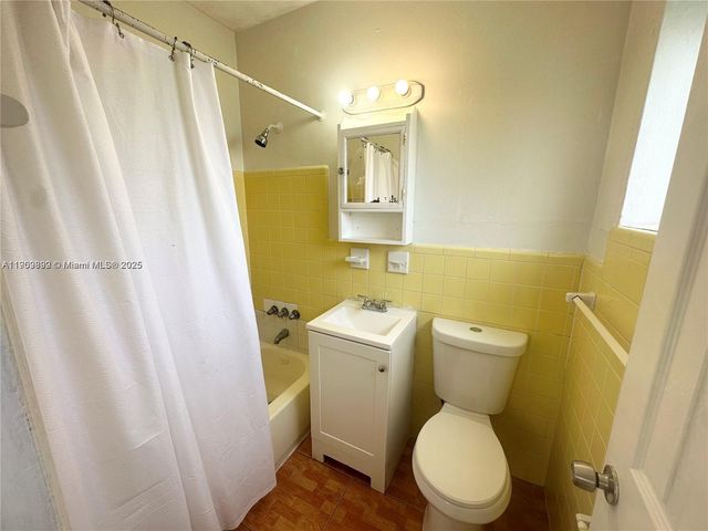 1987 NE 171st St, North Miami Beach, FL 33162