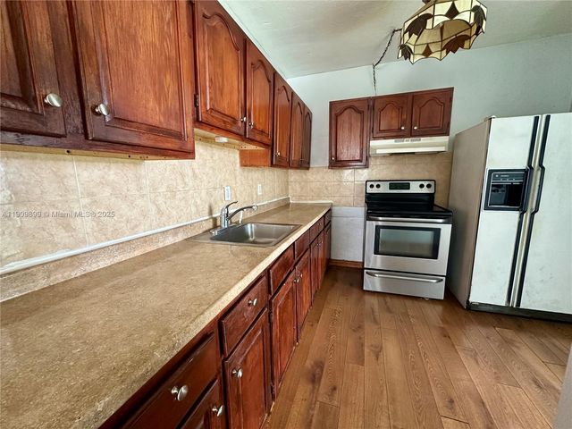 1987 NE 171st St, North Miami Beach, FL 33162