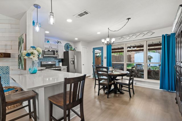 819 Blessing Creek Drive, Euless, TX 76039