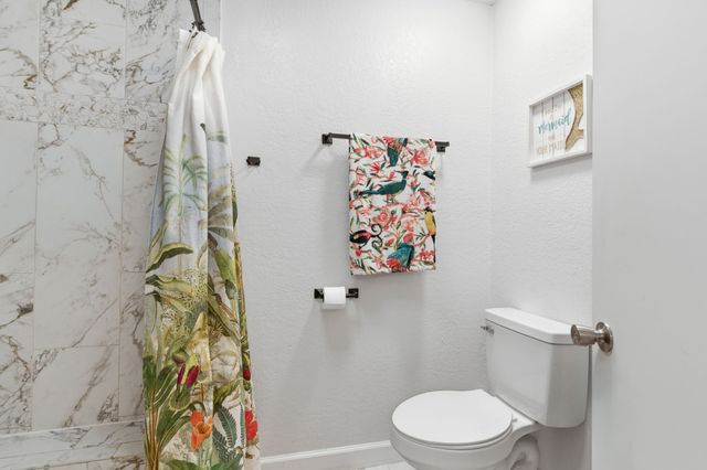 819 Blessing Creek Drive, Euless, TX 76039