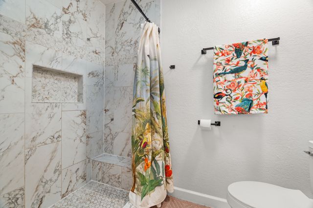 819 Blessing Creek Drive, Euless, TX 76039