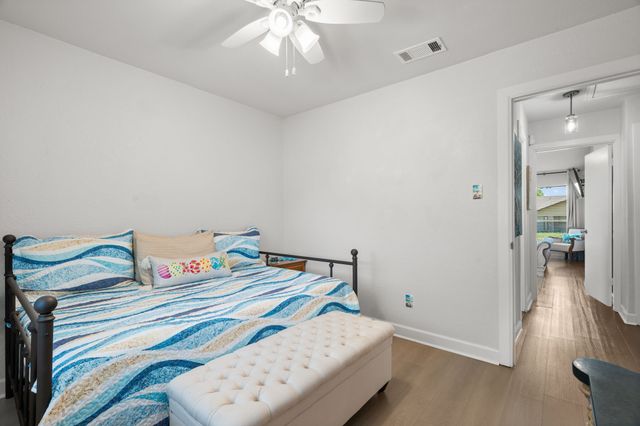 819 Blessing Creek Drive, Euless, TX 76039