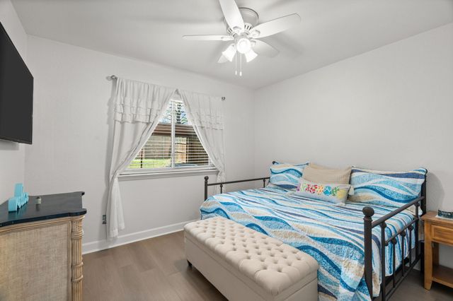 819 Blessing Creek Drive, Euless, TX 76039