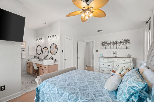 819 Blessing Creek Drive, Euless, TX 76039