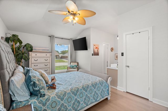 819 Blessing Creek Drive, Euless, TX 76039