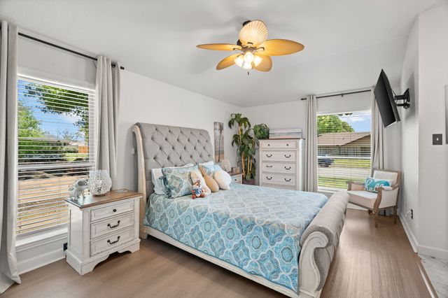 819 Blessing Creek Drive, Euless, TX 76039