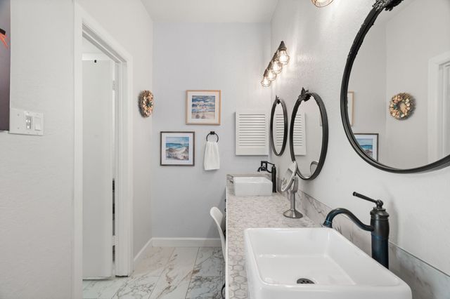 819 Blessing Creek Drive, Euless, TX 76039