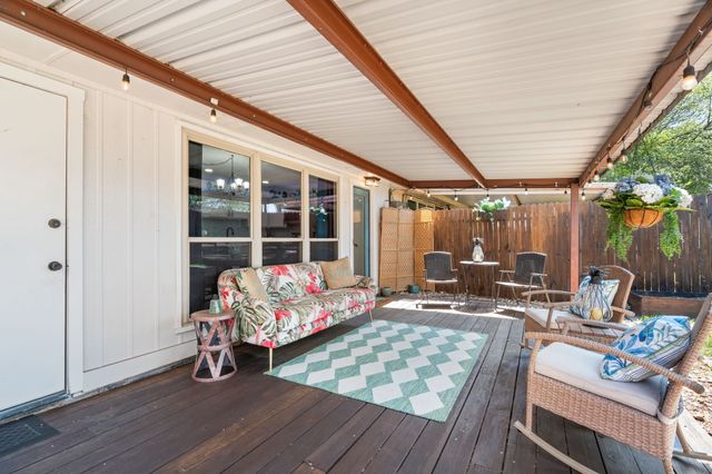 819 Blessing Creek Drive, Euless, TX 76039