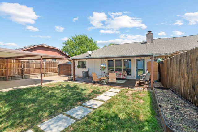 819 Blessing Creek Drive, Euless, TX 76039