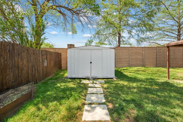 819 Blessing Creek Drive, Euless, TX 76039