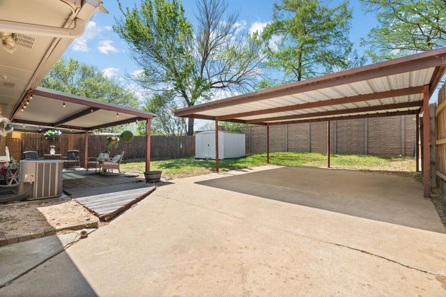 819 Blessing Creek Drive, Euless, TX 76039