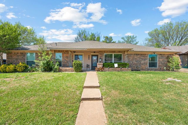 819 Blessing Creek Drive, Euless, TX 76039