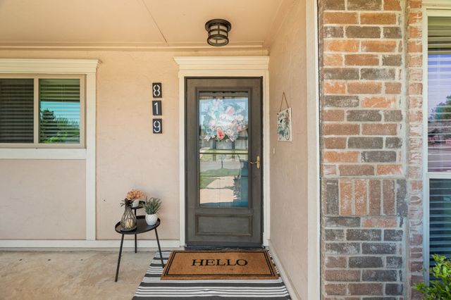 819 Blessing Creek Drive, Euless, TX 76039