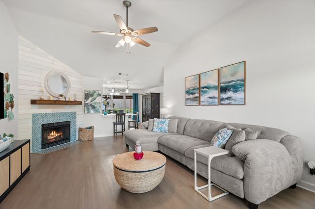 819 Blessing Creek Drive, Euless, TX 76039