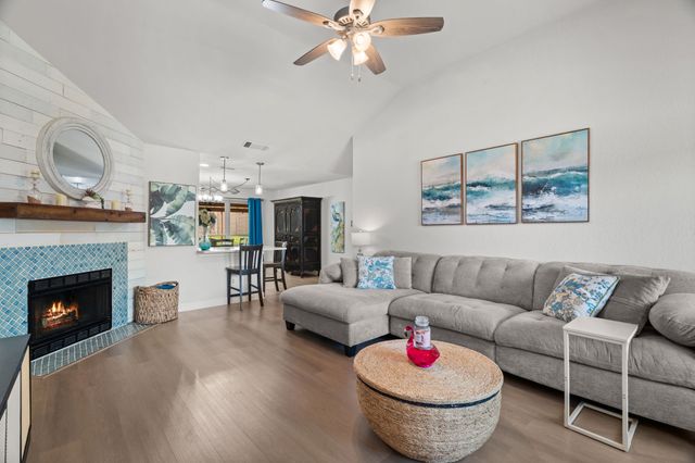 819 Blessing Creek Drive, Euless, TX 76039