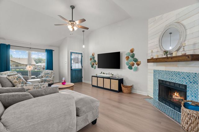 819 Blessing Creek Drive, Euless, TX 76039