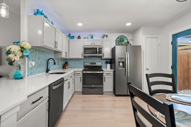 819 Blessing Creek Drive, Euless, TX 76039