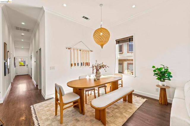 3322 Chestnut St, Oakland, CA 94608