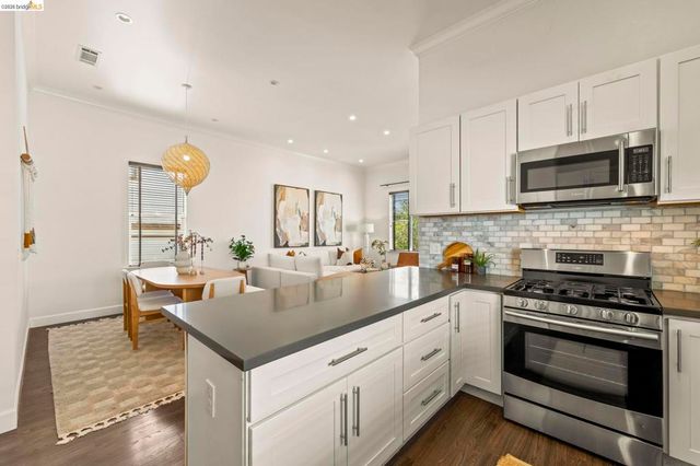 3322 Chestnut St, Oakland, CA 94608