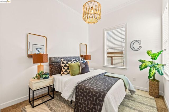 3322 Chestnut St, Oakland, CA 94608