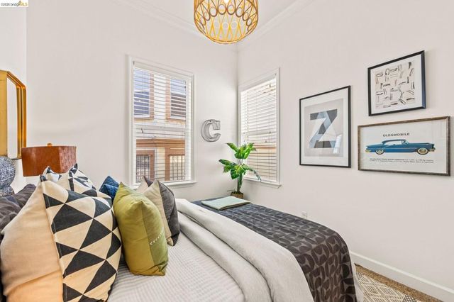 3322 Chestnut St, Oakland, CA 94608