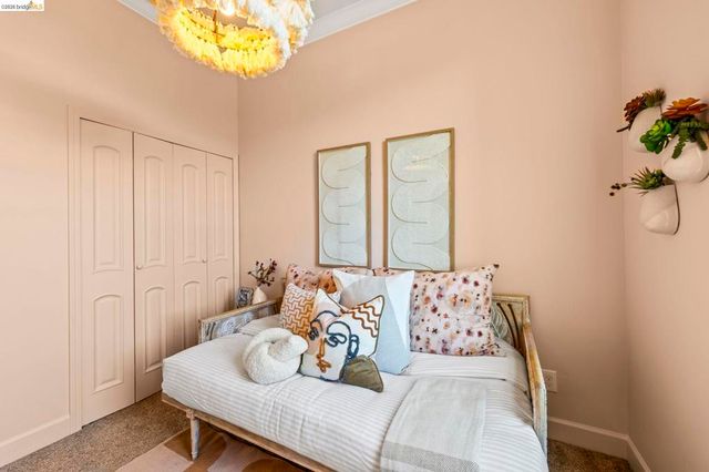 3322 Chestnut St, Oakland, CA 94608