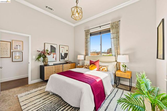 3322 Chestnut St, Oakland, CA 94608