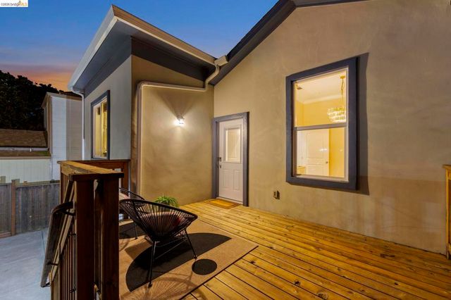 3322 Chestnut St, Oakland, CA 94608