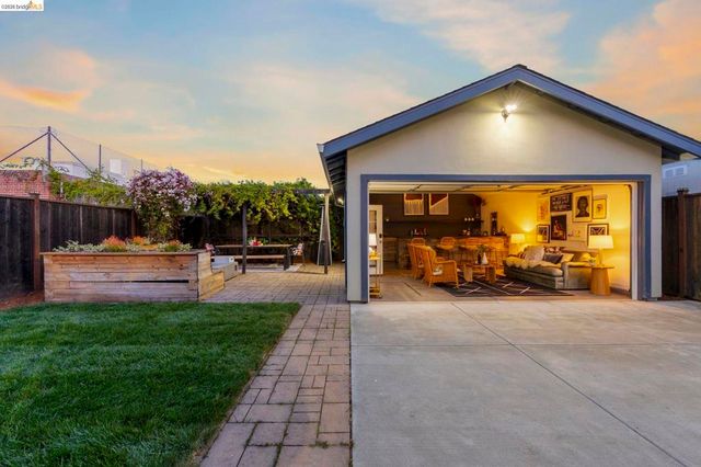 3322 Chestnut St, Oakland, CA 94608