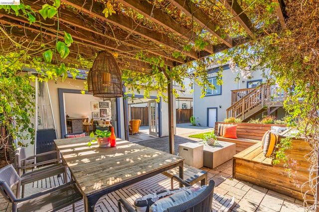 3322 Chestnut St, Oakland, CA 94608