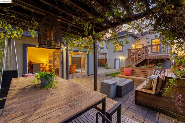 3322 Chestnut St, Oakland, CA 94608