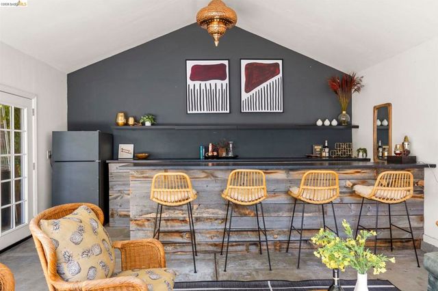 3322 Chestnut St, Oakland, CA 94608