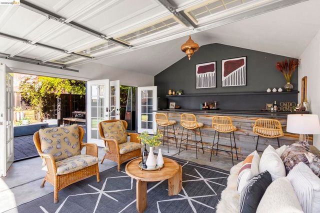 3322 Chestnut St, Oakland, CA 94608