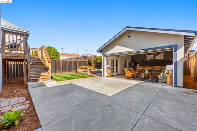 3322 Chestnut St, Oakland, CA 94608