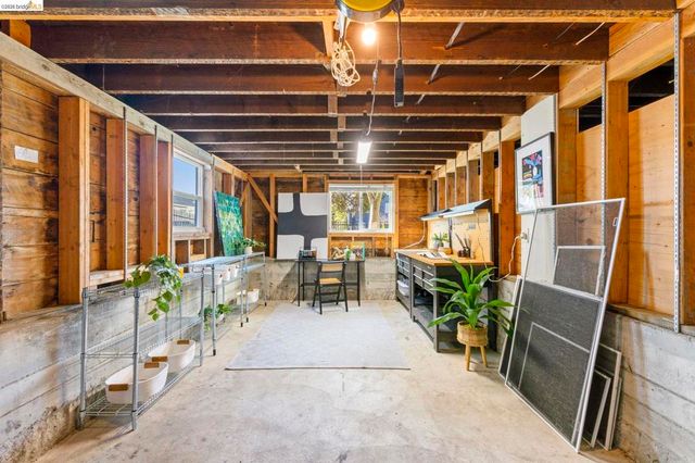 3322 Chestnut St, Oakland, CA 94608