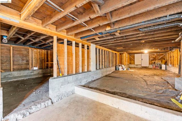 3322 Chestnut St, Oakland, CA 94608