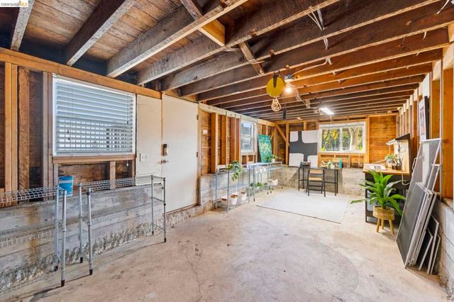 3322 Chestnut St, Oakland, CA 94608