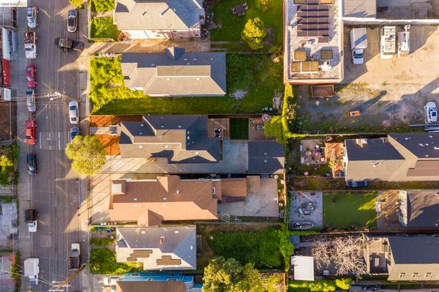 3322 Chestnut St, Oakland, CA 94608