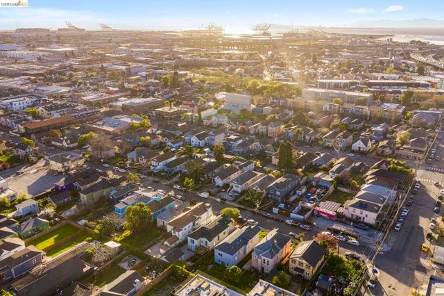 3322 Chestnut St, Oakland, CA 94608