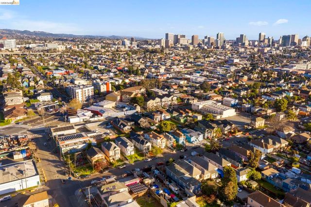 3322 Chestnut St, Oakland, CA 94608