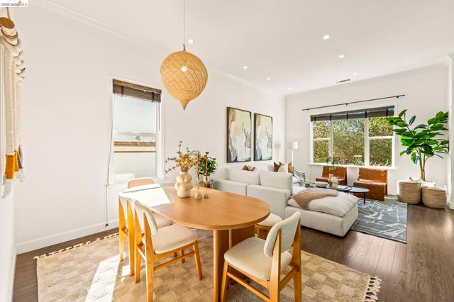 3322 Chestnut St, Oakland, CA 94608