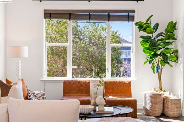 3322 Chestnut St, Oakland, CA 94608