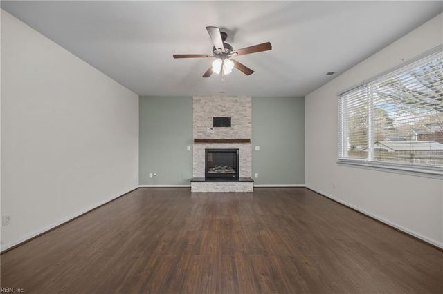 136 Baker Farm DR, Hampton, VA 23666